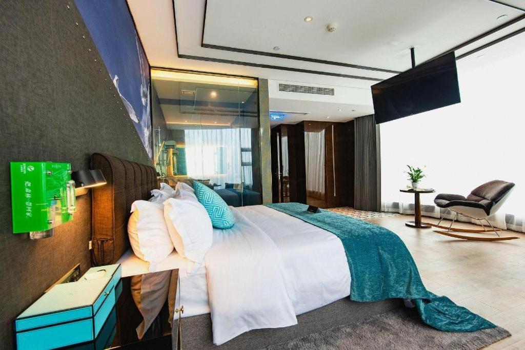 Xana Hotelle-Hotel Luzhou Baizitu Square Экстерьер фото