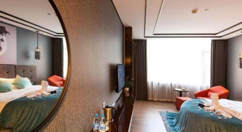 Xana Hotelle-Hotel Luzhou Baizitu Square Экстерьер фото